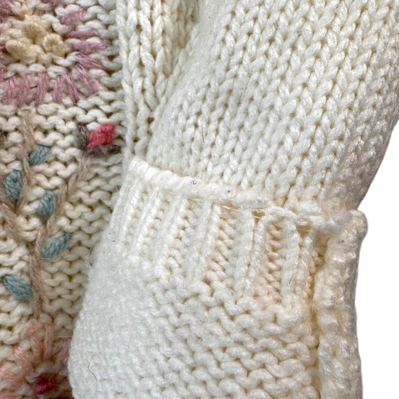 East West | Vintage Floral Cable Knit Sweater | L | Cottagecore | Embroidered - Picture 10 of 15
